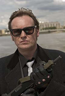 How tall is Philip Glenister?